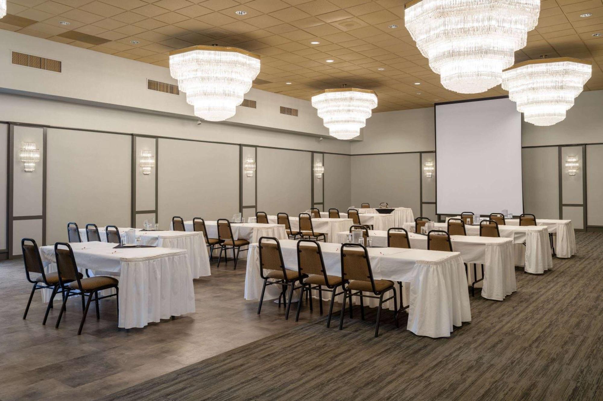 Ramada By Wyndham Thunder Bay Airlane Hotel Luaran gambar