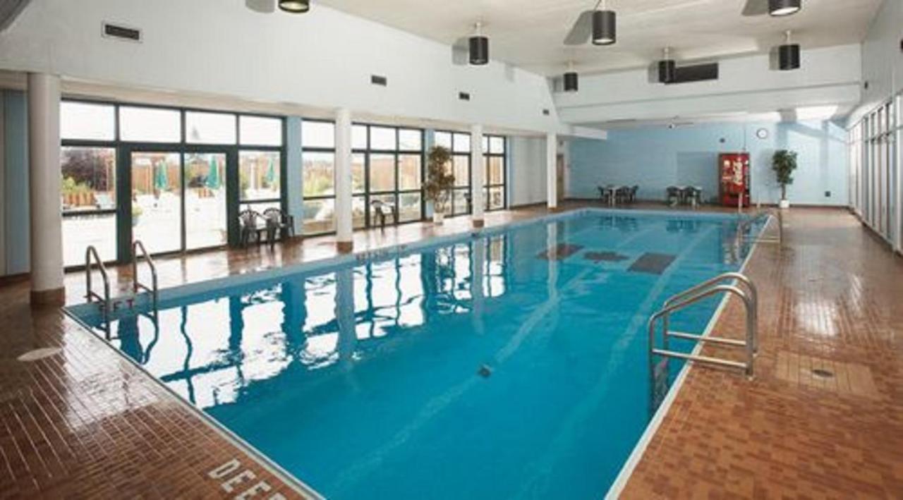 Ramada By Wyndham Thunder Bay Airlane Hotel Luaran gambar